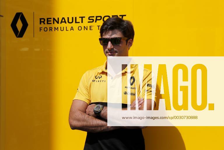 Spanish driver Carlos Sainz of Renault prepares to deliver a press conference PK Pressekonferenz prior to Mexico s Formula One Grand Prix, that will be celebrated next Sunday, at the Hermanos Rodriguez Racetrack in Mexico City, Mexico, 26 October 2017. Mexico s Grand Prix !ACHTUNG: NUR REDAKTIONELLE NUTZUNG!