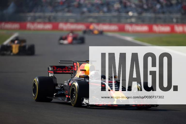 Free Practice 1, Daniel Ricciardo (AUS) Red Bull Racing RB13 Mexican Grand Prix, Mexico City 26 - 29 October 2017 27.10.2017 - Free Practice 1, Daniel Ricciardo (AUS) Red Bull Racing RB13