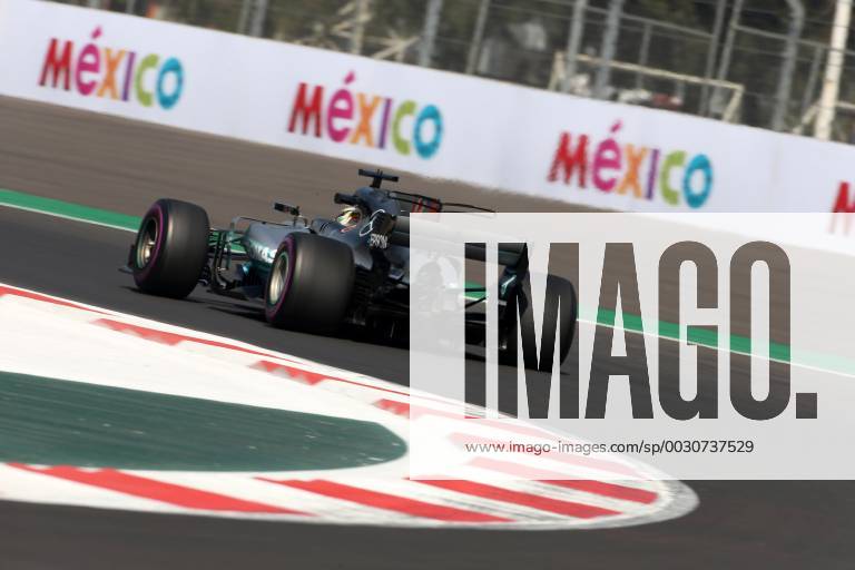 Free Practice 1, Lewis Hamilton (GBR) Mercedes AMG F1 W08 Mexican Grand Prix, Mexico City 26 - 29 October 2017 27.10.2017 - Free Practice 1, Lewis Hamilton (GBR) Mercedes AMG F1 W08