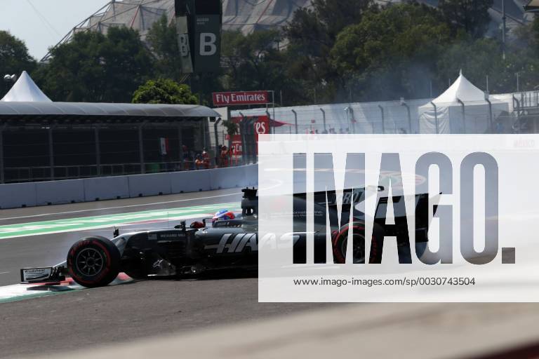 - SPORT 27.10.2017 - Free Practice 2, Romain Grosjean (FRA) Haas F1 Team VF-17 spins Mexican Grand Prix, Mexico City 26 - 29 October 2017 27.10.2017 - Free Practice 2, Romain Grosjean (FRA) Haas F1 Team VF-17 spins