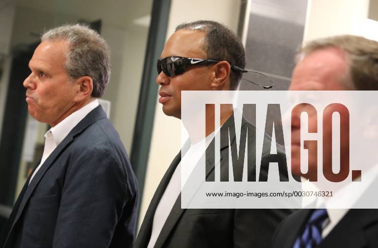 Palm Beach Gardens, FL, USA - Golfer Tiger Woods leaves the North County Courthouse in Palm Beach Gardens Friday Oct. 27, 2017 to plead guilty to a second-degree misdemeanor reckless driving charge. Tiger Woods pleads guilty, enters first-time offender program - ZUMAm67_ 80627882st