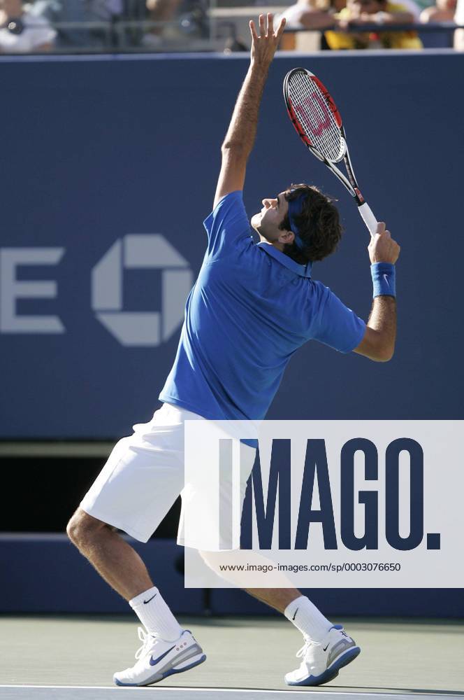 Roger Federer (Schweiz) - Aufschlag Tennis Herren US Open 2007, Grand Slam, ATP Tour Einzelbild Flushing Meadow New York, NY, N Y Dynamik, Tennis Herren US Open 2007, Grand Slam, ATP Tour Einzelbild Flushing Meadow New York, NY, N Y Dynamik,