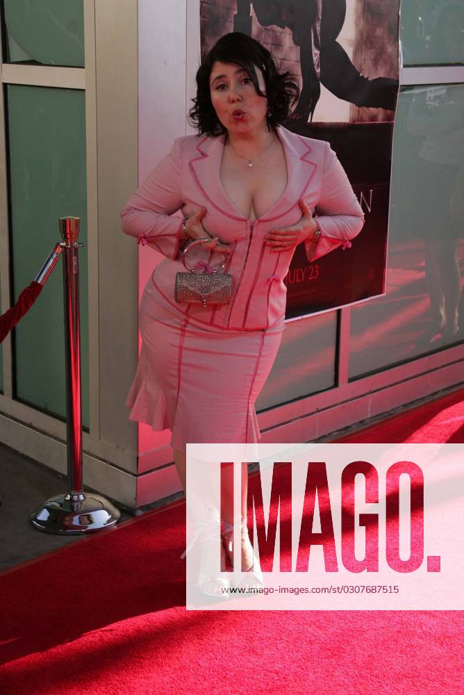 At the world premiere of Warner Bros. Catwoman at the Cinerama Dome, Hollywood, CA 07-19-04 Alex Borstein at the world premiere of Warner Bros. Catwoman at the Cinerama Dome, Hollywood, CA 07-19-04 Hollywood Calif United States