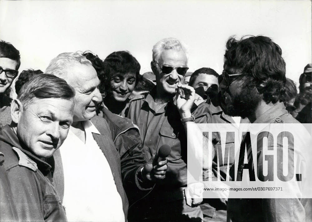 1973, Israel: L-R Israeli General AVRAHAM ADAN BRENN, Israeli PRESIDENT KATZIR, Israeli GENERAL URI BEN-ARI during the 1973 Yom Kippur War. Israel - ZUMAk09_ 19600112_baf_k09_593