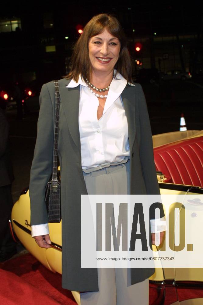 At the Academy of Television Arts and Sciences and Daily Variety s gala to honor the 54th Primetime Emmy Awards Nominees for Outstanding Performing Talent, Spago, Beverly Hills, CA 09-19-02 Angelica Huston at the Academy of Television Arts and Sciences and Daily Variety s gala to honor the 54th Primetime Emmy Awards Nominees for Outstanding Performing Talent, Spago, Beverly Hills, CA 09-19-02 Beverly Hills Calif United States