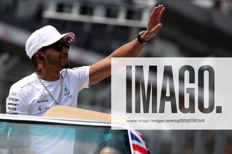 Formel 1, GP Mexiko, vor dem Start 29.10.2017 - Lewis Hamilton (GBR) Mercedes AMG F1 W08 Mexican Grand Prix, Mexico City 26 - 29 October 2017 29.10.2017 - Lewis Hamilton (GBR) Mercedes AMG F1 W08