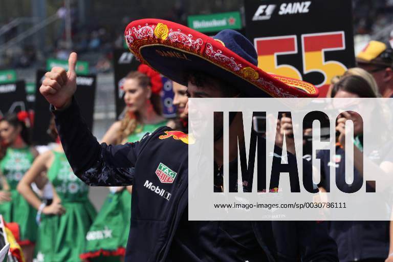 Formel 1, GP Mexiko, vor dem Start 29.10.2017 - Daniel Ricciardo (AUS) Red Bull Racing RB13 Mexican Grand Prix, Mexico City 26 - 29 October 2017 29.10.2017 - Daniel Ricciardo (AUS) Red Bull Racing RB13