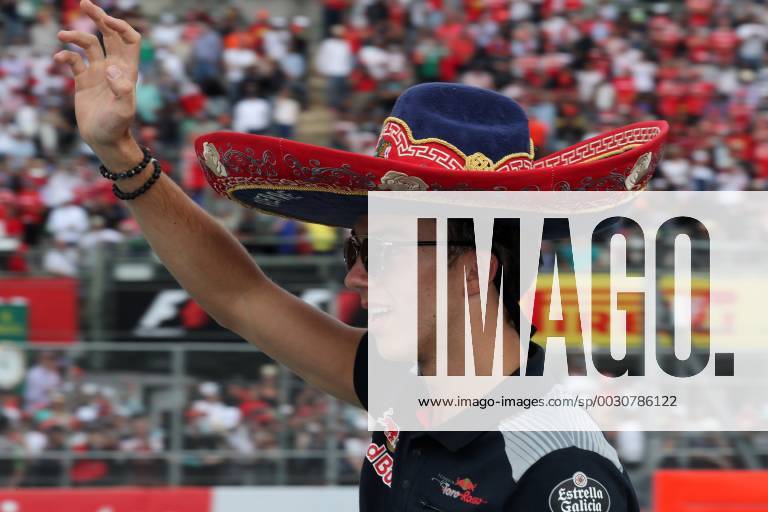 Formel 1, GP Mexiko, vor dem Start 29.10.2017 - Pierre Gasly (FRA) Scuderia Toro Rosso STR12 Mexican Grand Prix, Mexico City 26 - 29 October 2017 29.10.2017 - Pierre Gasly (FRA) Scuderia Toro Rosso STR12