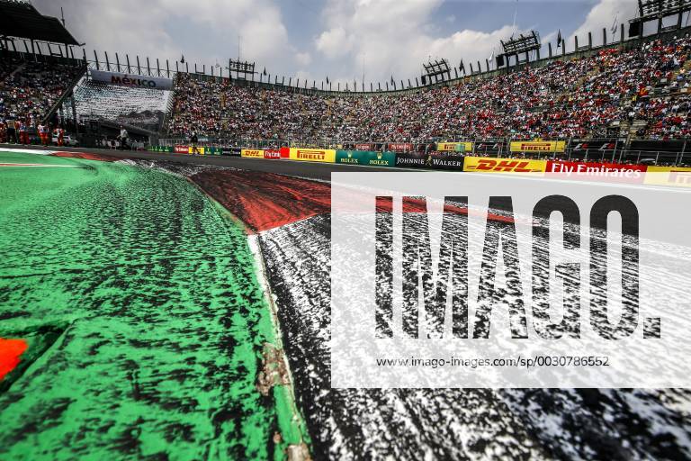 Formel 1, GP Mexiko, vor dem Start Motorsports: FIA Formula One World Championship WM Weltmeisterschaft 2017, Grand Prix of Mexico, Bremsspur, Bremsspuren, Strecke, Gummi, Spur, Reifenspuren, Reifenspur, Streifen, Asphalt, Abrieb, Gummi, marks, curb, curbs Mexico-City Mexico