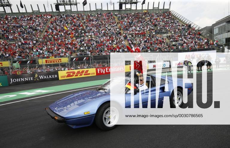 Formel 1, GP Mexiko, vor dem Start Motorsports: FIA Formula One World Championship WM Weltmeisterschaft 2017, Grand Prix of Mexico, 5 Sebastian Vettel (GER, Scuderia Ferrari), Mexico-City Mexico