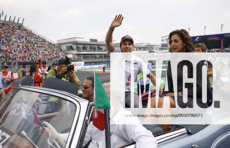 Formel 1, GP Mexiko, vor dem Start Motorsports: FIA Formula One World Championship WM Weltmeisterschaft 2017, Grand Prix of Mexico, 11 Sergio Perez (MEX, Sahara Force India F1 Team), Mexico-City Mexico