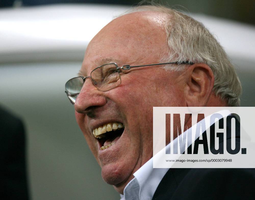 Uwe Seeler (Deutschland) gut gelaunt Fußball 1. BL Herren Saison 2007 2008, Hamburger SV - FC Bayern München Porträt Hamburg Freude, Begeisterung Fußball 1. BL Herren Saison 2007 2008, Hamburger SV - FC Bayern München Porträt Hamburg Freude, Begeisterung
