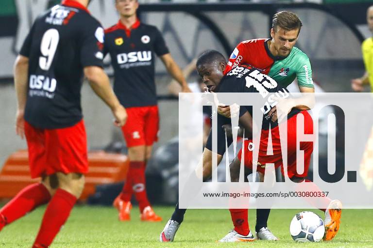 Nijmegen NEC Excelsior Football Ears Divisia season 2015 2016 12 08 2015 Excelsior player Nigel Hasselbaink M in duel with NEC player Christian Santos R NEC Excelsior