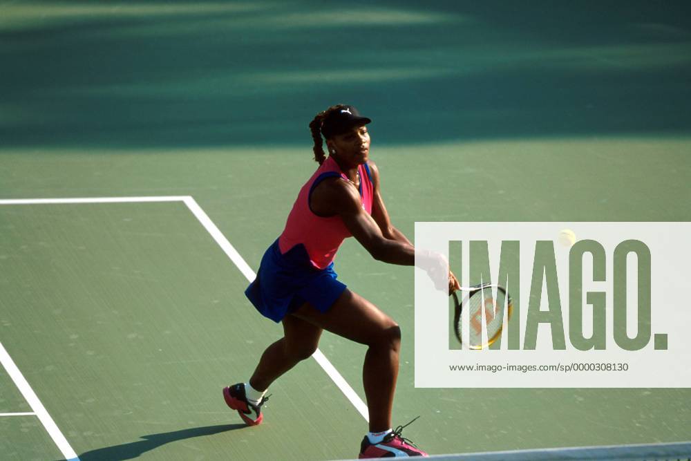 Serena Williams (USA) - beidhändige Rückhand Tennis Damen Australian Open 2001, Grand Slam, WTA-Tour, Hartplatz, Hardcourt, Hartplatztennis, Hartplatzturnier, Einzelbild Flinders Park Melbourne Dynamik