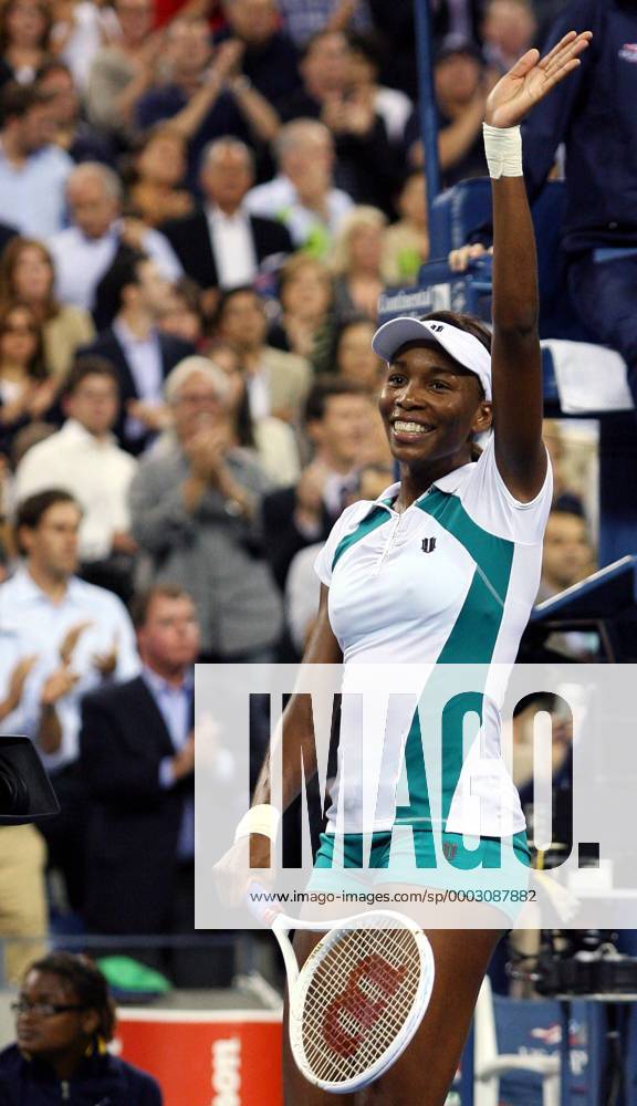 Venus Williams (USA) bedankt sich bei den Anhängern - (NYP20070905129) Tennis Damen US Open 2007, Grand Slam, WTA Tour Einzelbild Flushing Meadow New York, NY, N Y Freude, Tennis Damen US Open 2007, Grand Slam, WTA Tour Einzelbild Flushing Meadow New York, NY, N Y Freude,