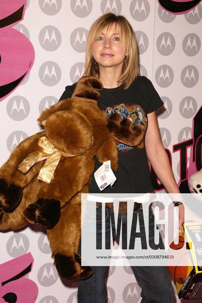 At Motorola s 5th Anniversary Party for Toys for Tots, Private Location, Culver City, CA 12-05-03 Sarah Chalke at Motorola s 5th Anniversary Party for Toys for Tots, Private Location, Culver City, CA 12-05-03 Culver City Calif United States