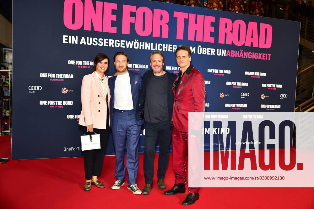 Berlin premiere of ONE FOR THE ROAD Nora Tschirner, Frederick Lau, producer film director Markus Goller, producer writer Oliver Ziegenbalg f l n r arrival, red carpet to the Berlin premiere of ONE FOR THE ROAD, the Macherm of Friedship and 25km h in the cinema of the KulturnrajuereiBerlin, on 17 10 2023. Photopress Mueller