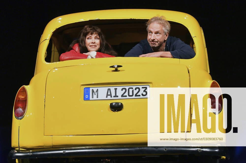 Anja Kruse and Ingolf Lück at the photo rehearsal for the play Brauchen Sie ne Quittung at the Komödie im Bayerischen Hof Munich, 17 10 2023 Foto:xB.xInsingerx xFuturexImagex quittung_3003