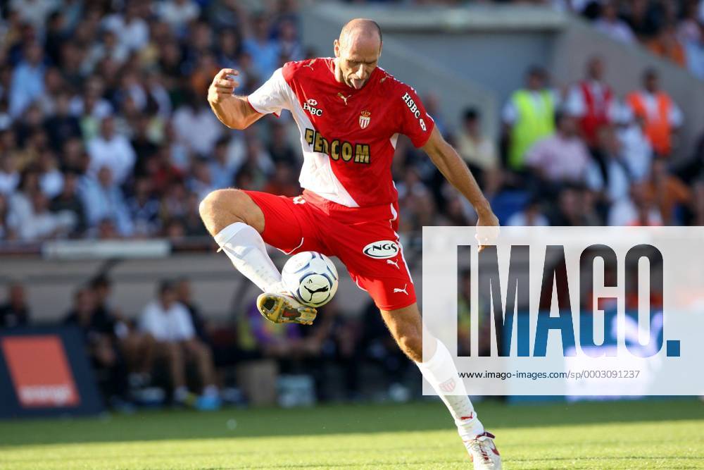 Jan Koller (Monaco) - Ballannahme - (pan21977) Fußball Herren Ligue 1 2007 2008, 1. Französische Liga, AS Monaco, Vdig Einzelbild Bordeaux Dynamik, Fußball Herren Ligue 1 2007 2008, 1. Französische Liga, AS Monaco, Vdig Einzelbild Bordeaux Dynamik,