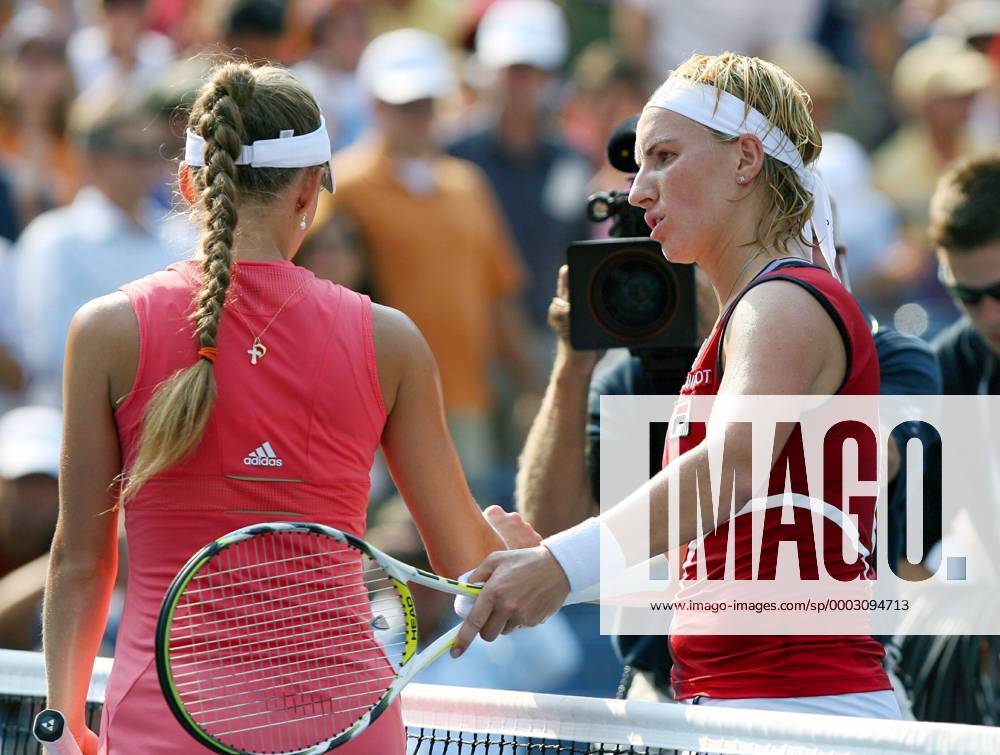 Svetlana Kuznetsova (re.) und Anna Chakvetadze (beide Rußland) - Shake hands - (nyp20070907108) Tennis Damen US Open 2007, Grand Slam, WTA Tour Gruppe Flushing Meadow New York, NY, N.Y. Tennis Damen US Open 2007, Grand Slam, WTA Tour Gruppe Flushing Meadow New York, NY, N.Y.