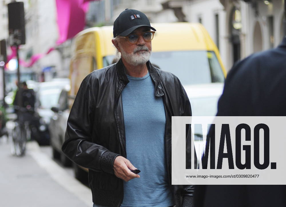 Flavio Briatore, who has lost almost 20 kg of weight, arrives in the center for an appointment, and takes several photos with some people, then gets back in the car and his driver takes him back to the hotel.