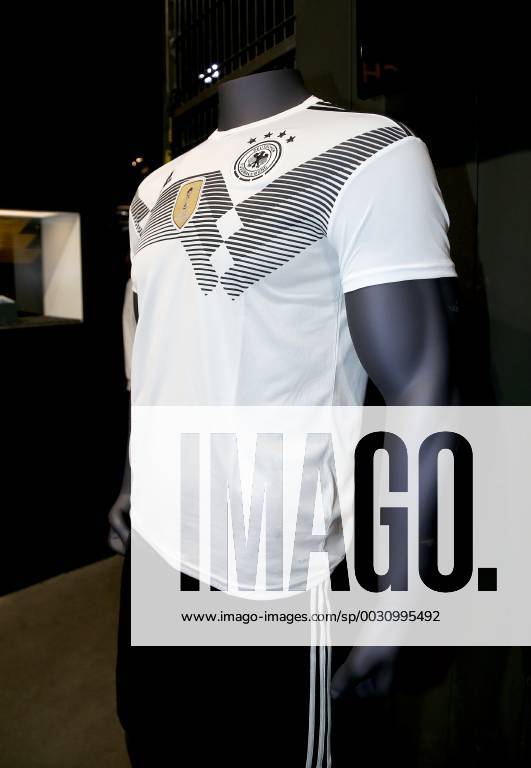 DFB and the team present World Cup jersey 2018 at THE BASE in Berlin 07 11 17 Bild The new World Cup jersey 2018 DFB and the team present World Cup jersey 2018