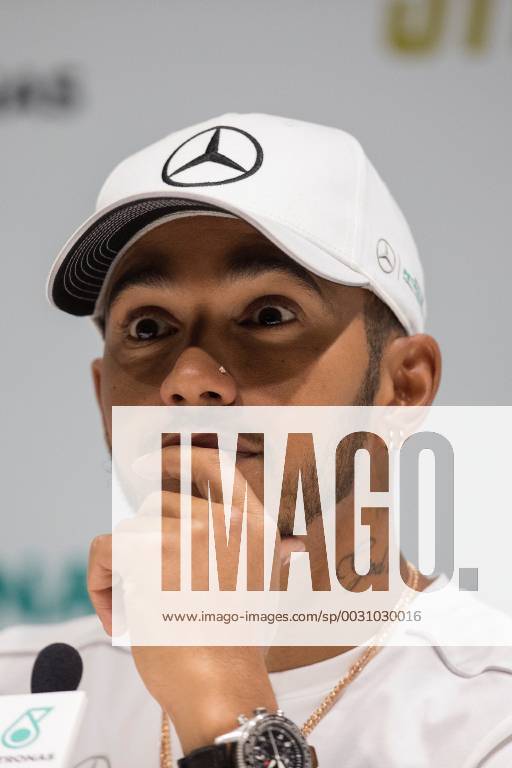 British Formula One driver Lewis Hamilton gestures during a press conference PK Pressekonferenz in Sao Paulo, Brazil, 08 November 2017. Brazilian Formula One Grand Prix will take place the upcoming 12 November. Lewis Hamilton press conference in Sao Paulo !ACHTUNG: NUR REDAKTIONELLE NUTZUNG!