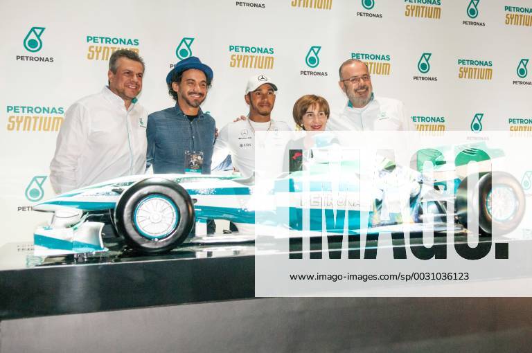 Coletiva Lewis Hamilton SÃO PAULO, SP - 08.11.2017: COLETIVA LEWIS HAMILTON - Luiz Sabatino, Eduardo Kobra, Lewis Hamilton, Viviane Senna and Guilherme de Paula during Lewis Hamilton Collective held at Vila Olímpia in São Paulo, SP. (Photo: Fábio Guinalz Fotoarena) x1423084x FábioxGuinalz