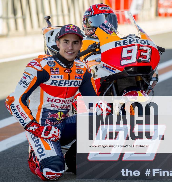 Marc Marquez and Andrea Dovizioso pose before the last race of the championship of MotoGP, at the Gran Premio Motul de la Comunitat Valenciana, Circuit of Ricardo Tormo,Valencia, Spain. Thrusday 9th of november 2017. Bretonx PremioxMotulxdexlaxComunitatxValencianax
