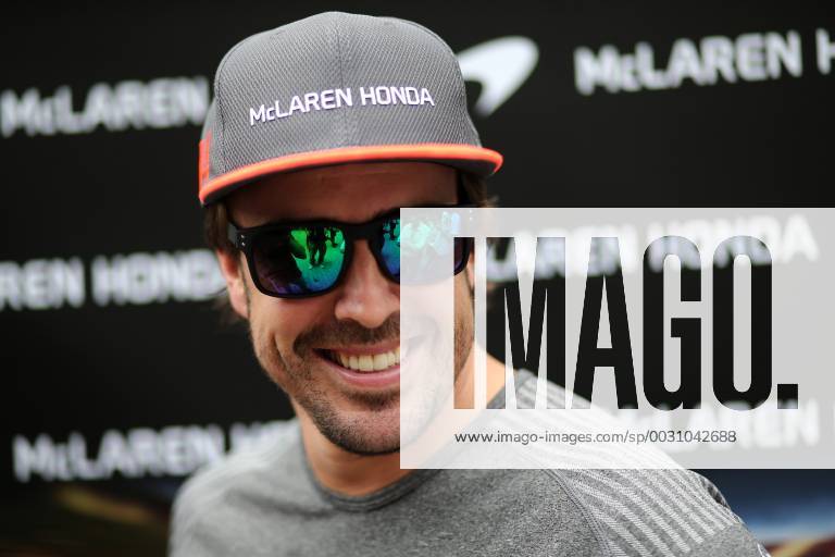 Fernando Alonso (ESP) McLaren MCL32 Brazilian Grand Prix, Sao Paulo, Interlagos 9 - 12 November 2017 09.11.2017 - Fernando Alonso (ESP) McLaren MCL32