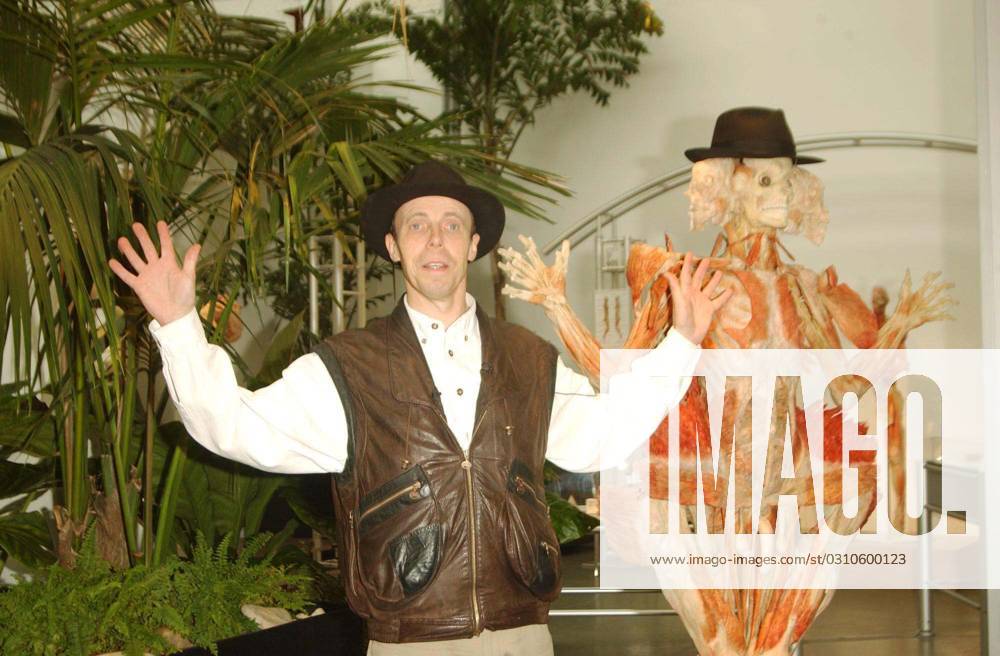 Prof GUNTHER VON HAGENS German Professor of Anatomy At his exhibition Body Worlds , an Anatomical Exhibition of Real Human Bodies created by plastination, at the Atlantis Gallery in London COMPULSORY CREDIT: UPPA Photoshot Photo UGL019332_0130 12.0 Prof GUNTHER VON HAGENS German Professor of Anatomy At his exhibition Body Worlds , an Anatomical Exhibition of Real Human Bodies created by plastination, at the Atlantis Gallery in London COMPULSORY CREDIT: UPPA Photoshot Photo UGL019332_0130 12.07.2002, Credit:Photoshot Avalon