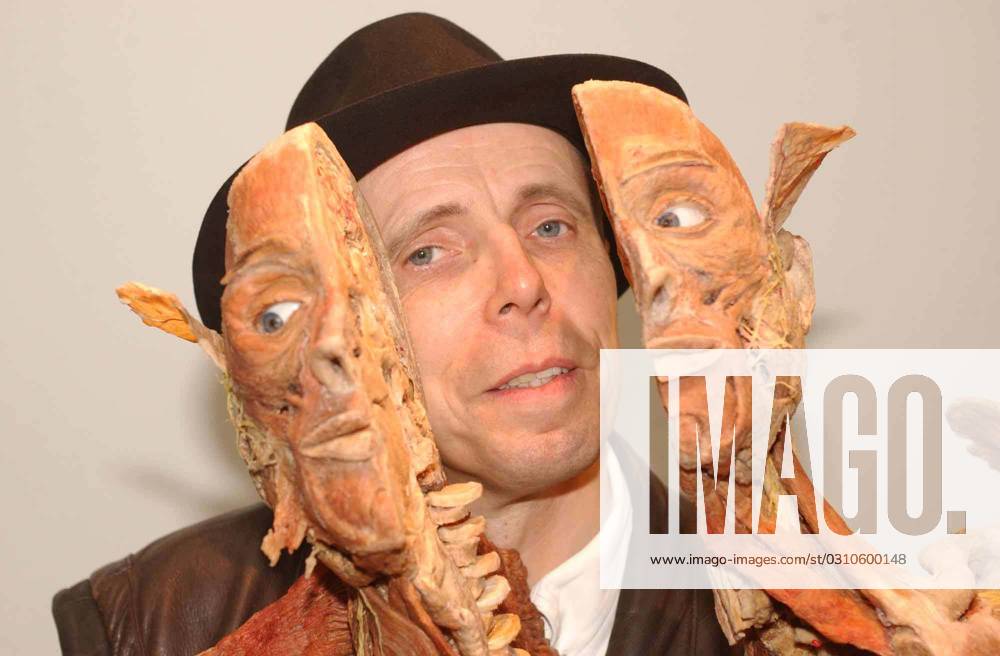 Prof GUNTHER VON HAGENS German Professor of Anatomy At his exhibition Body Worlds , an Anatomical Exhibition of Real Human Bodies created by plastination, at the Atlantis Gallery in London COMPULSORY CREDIT: UPPA Photoshot Photo UGL019332_0179 12.0 Prof GUNTHER VON HAGENS German Professor of Anatomy At his exhibition Body Worlds , an Anatomical Exhibition of Real Human Bodies created by plastination, at the Atlantis Gallery in London COMPULSORY CREDIT: UPPA Photoshot Photo UGL019332_0179 12.07.2002, Credit:Photoshot Avalon United Kingdom