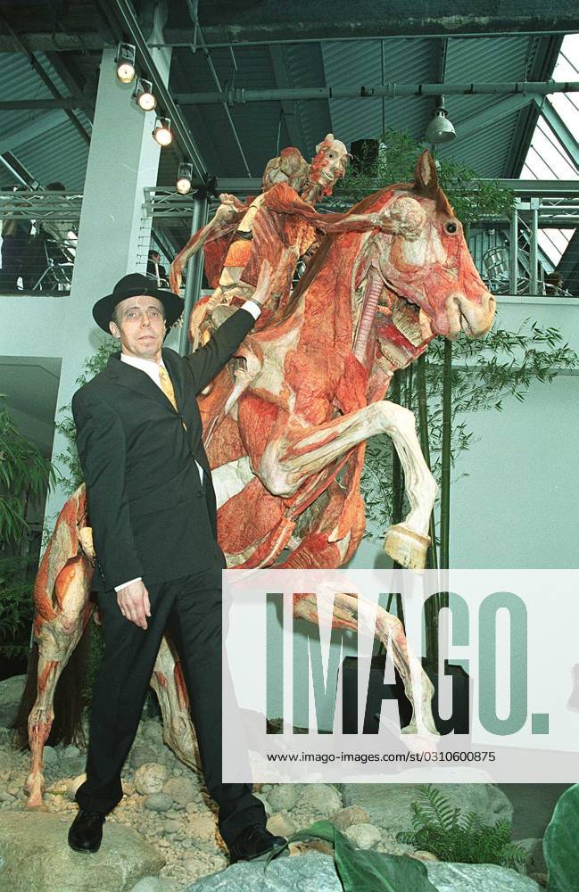 Prof Dr GUNTHER VON HAGENS German Professor of Anatomy Launching his Body Worlds Exhibition at the Atlantis Gallery, London COMPULSORY CREDIT: UPPA Photoshot Photo UGL 019065 A-27 22.03.2002 Prof Dr GUNTHER VON HAGENS German Professor of Anatomy Launching his Body Worlds Exhibition at the Atlantis Gallery, London COMPULSORY CREDIT: UPPA Photoshot Photo UGL 019065 A-27 22.03.2002, Credit:Photoshot Avalon United Kingdom