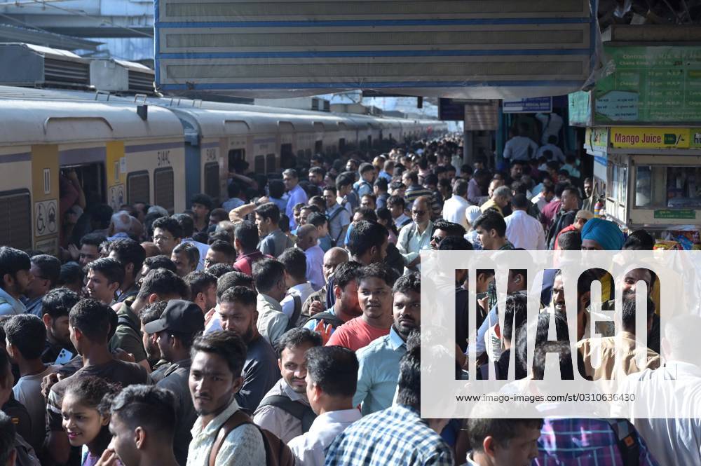 MUMBAI, INDIA ? OCTOBER 27: Huge crowd at Andheri Railway Station after several trains were cancelled due to the construction of the sixth line between Khar and Goregaon stations, on October 27, 2023 in Mumbai, India. Commuters on the Western Railway are bracing for challenging travel conditions due to the ongoing construction of the 6th line between Khar and Goregaon stations. This massive infrastructure project has led to the cancellation of hundreds of local train services, causing significant disruptions and overcrowding at crucial stations such as Borivali, Andheri, and Dadar and Bandra. (Photo by Vijay Bate Hindustan Times ) Trains Cancelled, Overcrowding At Western Railway Stations Amid Ongoing Khar-Goregaon 6th Line Work