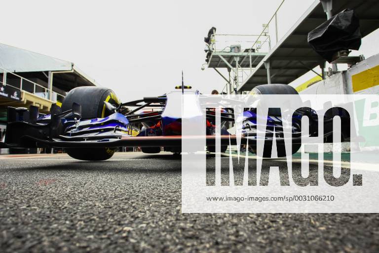 Dia de treino classificatório para GP F1 SÃO PAULO, SP - 11.11.2017: DIA DE TREINO CLASSIFICATÓRIO PARA GP F1 - In the photo detail of the car of the pilot of the Scuderia Toro Rosso, Pierre Gasly. Classifying training day on Saturday (11), for the Brazilian Formula 1 Grand Prix, which will take place on Sunday (12) at the José Carlos Pace racetrack in Interlagos. (Photo: Aloisio Mauricio Fotoarena) x1424874x AloisioxMauricio