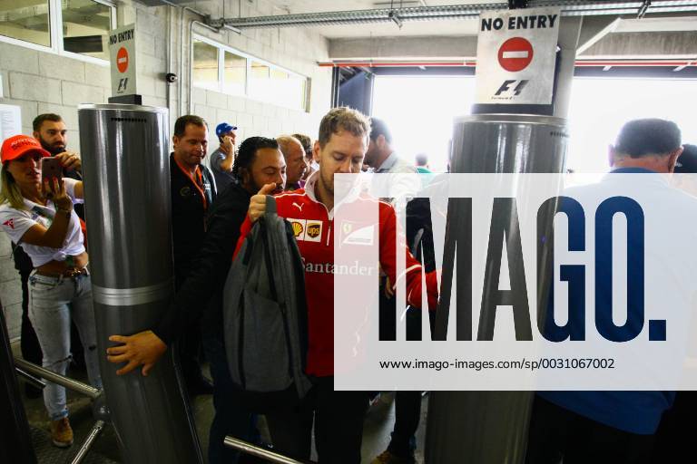 Dia de treino classificatório para GP F1 SÃO PAULO, SP - 11.11.2017: DIA DE TREINO CLASSIFICATÓRIO PARA GP F1 - In the photo the pilot, Sebastian Vettel of Scuderia FERRARI, arrives at the Autodromo of Interlagos. Classifying training day on Saturday (11), for the Brazilian Formula 1 Grand Prix, which will take place on Sunday (12) at the José Carlos Pace racetrack in Interlagos. (Photo: Aloisio Mauricio Fotoarena) x1424899x AloisioxMauricio