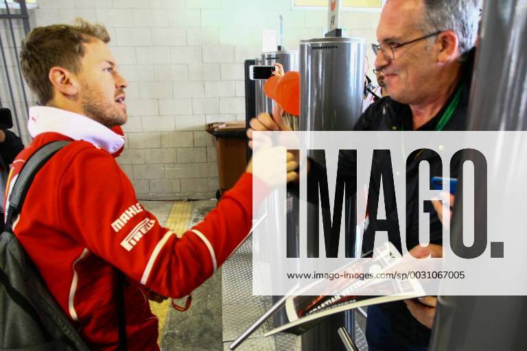 Dia de treino classificatório para GP F1 SÃO PAULO, SP - 11.11.2017: DIA DE TREINO CLASSIFICATÓRIO PARA GP F1 - In the photo the pilot, Sebastian Vettel of Scuderia FERRARI, arrives at the autodrome of Interlagos and signs fan& 39;s . ClasClassifying training day oturday (11), for the Brazilizilian Formula 1 Grand Prix, which will take place on Sunday (12) at the José Carlos Pace racetrack in Interlagos. (Photo: Aloisio Mauricio Fotoarena) x1424902x AloisioxMauricio