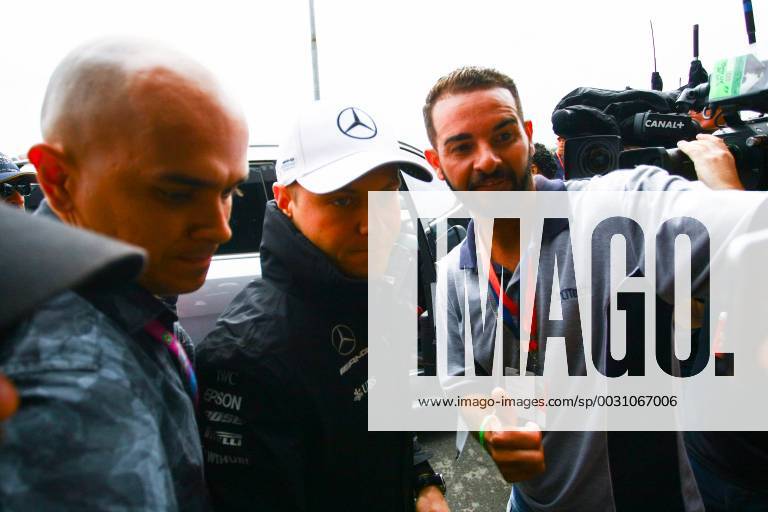 Dia de treino classificatório para GP F1 SÃO PAULO, SP - 11.11.2017: DIA DE TREINO CLASSIFICATÓRIO PARA GP F1 - In the photo the pilot, Valtteri Bottas, from MERCEDES-BENZ arrives at the Autodromo de Interlagos. Classifying training day on Saturday (11), for the Brazilian Formula 1 Grand Prix, which will take place on Sunday (12) at the José Carlos Pace racetrack in Interlagos. (Photo: Aloisio Mauricio Fotoarena) x1424903x AloisioxMauricio