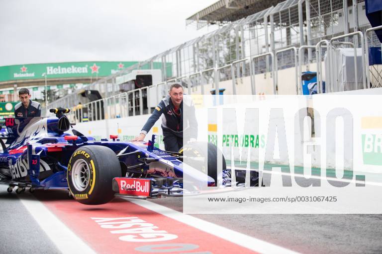 Sao Paulo, Sao Paulo, Brazil - Preparation for the free practice for the Formula One Grand Prix of Brazil at Interlagos circuit, in Sao Paulo, Brazil. The grand prix will be celebrated next Sunday, November 12. Formula One Grand Prix of Brazil 2017 - ZUMAl146 20171111_zaf_l146_010