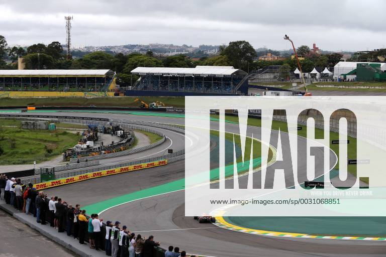 Free Practice 3, Daniel Ricciardo (AUS) Red Bull Racing RB13 Brazilian Grand Prix, Sao Paulo, Interlagos 9 - 12 November 2017 11.11.2017 - Free Practice 3, Daniel Ricciardo (AUS) Red Bull Racing RB13