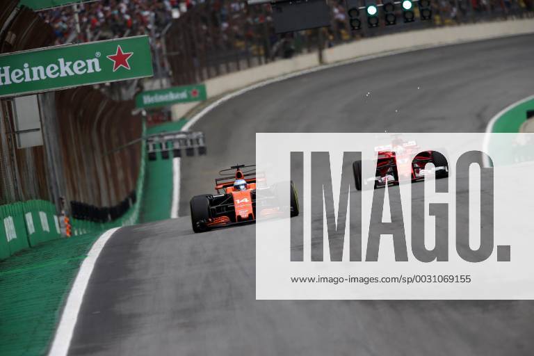 Free Practice 3, Fernando Alonso (ESP) McLaren MCL32 ad Sebastian Vettel (GER) Scuderia Ferrari SF70H Brazilian Grand Prix, Sao Paulo, Interlagos 9 - 12 November 2017 11.11.2017 - Free Practice 3, Fernando Alonso (ESP) McLaren MCL32 ad Sebastian Vettel (GER) Scuderia Ferrari SF70H