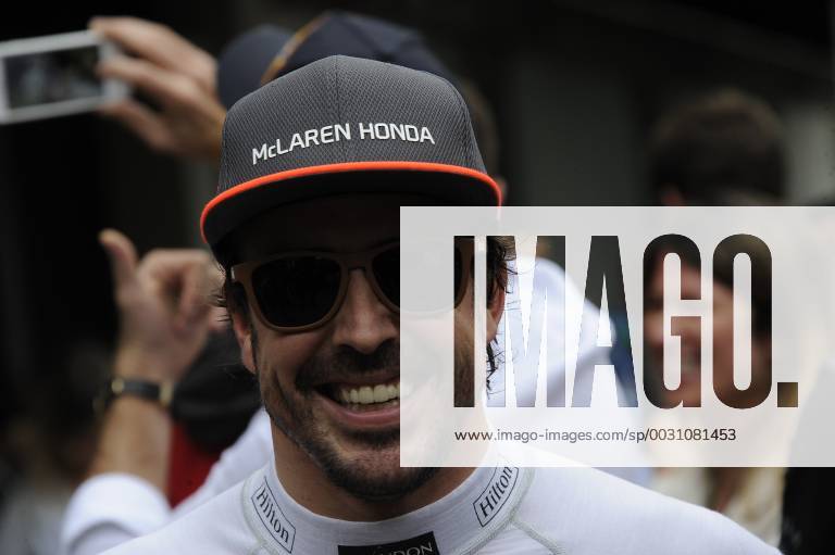 Jornada de clasificación del Gran Premio de Brasil en el circuito de Interlagos. En la imagen, Fernando Alonso.Grand Prix of Brazil qualifying round at Interlagos circuit. In this picture, Fernando Alonso. RV RACING PRESS