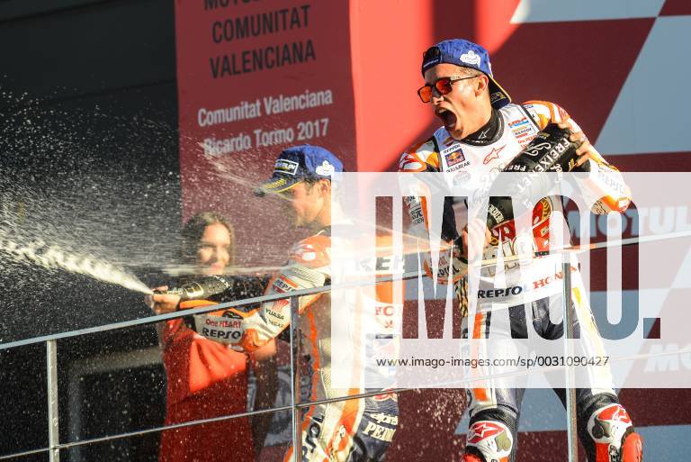 MotoGP, Marc Marquez erneut Weltmeister DANI PEDROSA (26) FROM spain and Repsol Honda and MARC MARQUEZ (93) from Spain and Respol Honda at the podium during the Moto GP Race MotoGP session of the race of the Valencia Grand Prix at Ricardo Tormo racetrack in Cheste, near Valencia on November 12, 2017 (Photo: Alvaro Sanchez) xALVAROxSANCHEZx xx