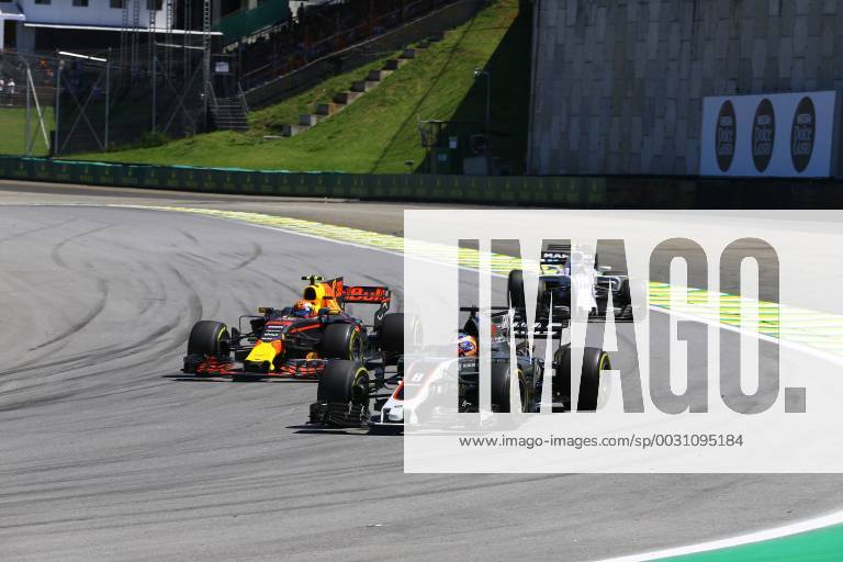 Race, Max Verstappen (NED) Red Bull Racing RB13 and Romain Grosjean (FRA) Haas F1 Team VF-17 Brazilian Grand Prix, Sao Paulo, Interlagos 9 - 12 November 2017 12.11.2017 - Race, Max Verstappen (NED) Red Bull Racing RB13 and Romain Grosjean (FRA) Haas F1 Team VF-17
