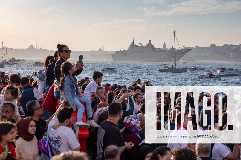 On the occasion of the 100th anniversary of the Republic, the Turkish navy organized the largest official parade in Turkish history with 100 ships in the Bosphorus, Istanbul, Turkey on October 29, 2023. In the parade called 100 Ships in the 100th Year , TCG Anadolu, TCG Nusret, as well as 11 frigates, 10 submarines, 4 corvettes, 4 patrol ships, 17 assault boats, 8 mine hunting ships, 5 fuel ships, 6 amphibious landing ships. 10 tank landing ships, 18 auxiliary class ships and 4 attack boats participated. - ZUMAi72_ 20231029_znp_i72_003