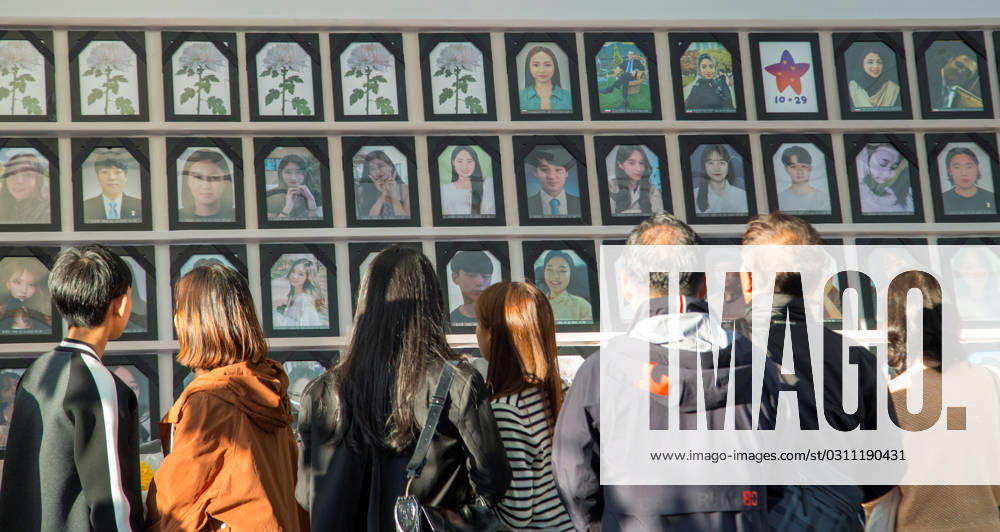 Itaewon tragedy, Oct 29, 2023 : People mourn for victims of Itaewon crowd crush at a group memorial altar at the Seoul plaza in Seoul, South Korea. Thousands of people and family members of the victims gathered in central Seoul on Sunday to cherish the memories of the deceased at a memorial event marking the first anniversary of the deadly Itaewon crowd crush during Halloween celebrations that claimed 159 lives. They demanded a probe into the disaster and punishment of officials found responsible for the tragedy. , aflo_234063935.jpg,