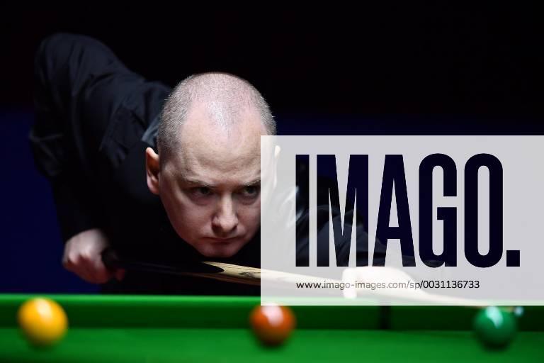 Graeme Dott of Scotland plays a shot to Xiao Guodong of China in their first round match during the 2017 Shanghai Masters snooker tournament in Shanghai, China, 13 November 2017. Graeme Dott defeated Xiao Guodong 5-3. Graeme Dott knocks out Xiao Guodong at 2017 Shanghai Masters snooker tournament 20171113_83779