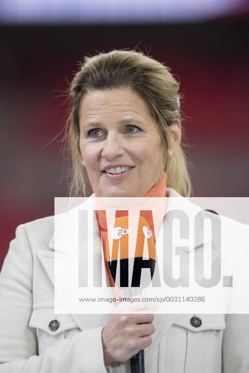 Katrin Mueller Hohenstein Mueller Hohenstein Germany ZDF Presenter with Micro Football Country game Friendly match England tight Germany ger 0 0 at 10 11 2017 in London UK