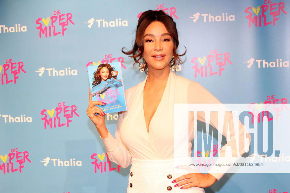Verona Pooth at the event for her new book Die Supermilf Werde auch du eine Super Mitten Im Leben Frau on 31 10 2023 at the Schmidtchen Theater on the Reeperbahn in Hamburg Verona Pooths Die Supermilf book presentation in Hamburg