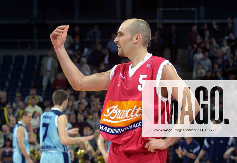 Drew Barry (Hagen) enttäuscht Basketball 1. BL Herren BBL, Saison 2000 2001, Berlin - Brandt Hagen 71:67, Vdig, Einzelbild Max-Schmeling-Halle Berlin Enttäuschung,